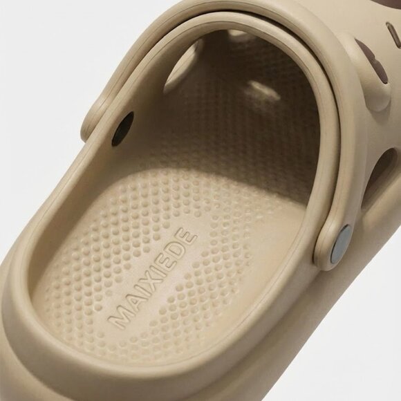 Cute Capybara Platform Clogs - Soft Non-Slip EVA Garden Sandals - Picture 3 of 5